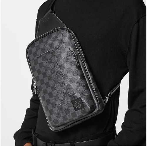 LOUİS VUİTTON AVENUE SLİNGBAG PATCH DAMİER GRAPHİTE