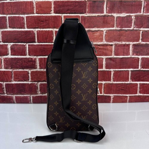 LOUİS VUİTTON AVENUE SLİNGBAG PATCH CLASSİC