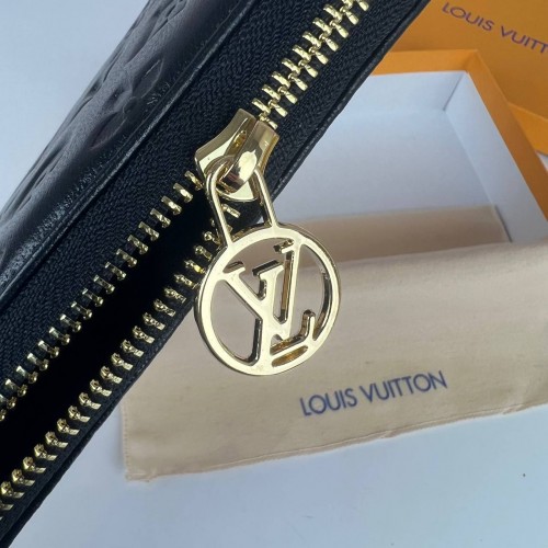 LOUİS VUİTTON LOU ZİPPY CLASSİC WALLET