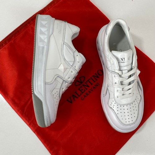VALENTİNO GARAVANİ ONE STUD SNEAKERS BEYAZ